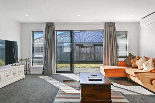 Huka Falls Getaway (Family escape)