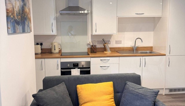 Hull 1-bed Apt, Sleeps 4 With Wi-fi