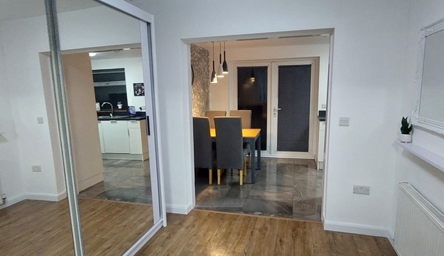 Hull 3bed House-driveway-garden-familyfriendly