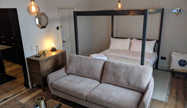 Hull Old Town - Grade II listed Georgian town house