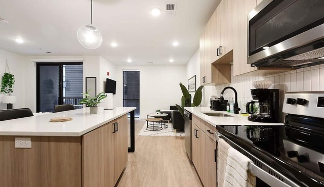 HULU+GYM+PARKING|UPMC+Universities+Shops