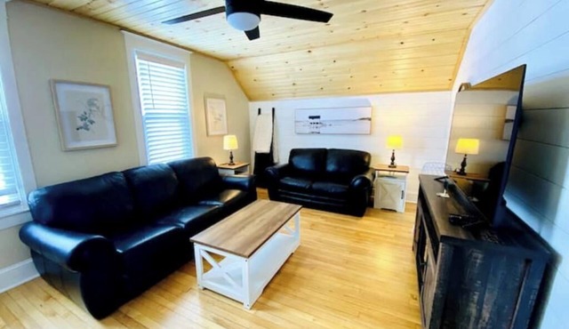 Humbly Mqt - Upper Level - 2 BR Relaxation
