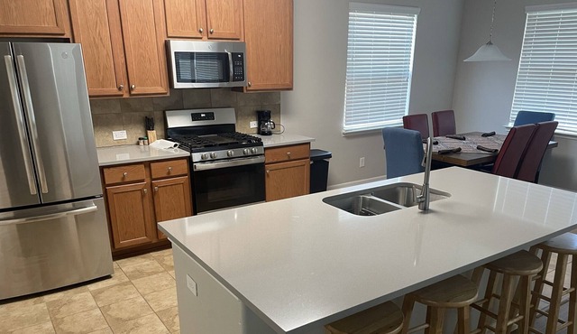 HUMBLY SUNNY HOME NEAR IAH AND HOUSTON ✨✨ SPACIOUS 4 BR/ 3 BATH
