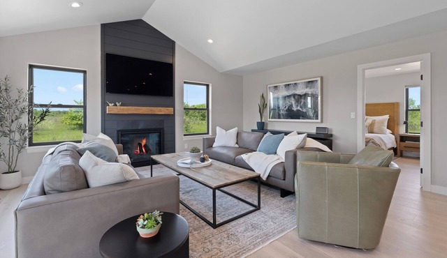 Humbug Abode - located on beautiful 5 acres, minutes drive to Sister Bay