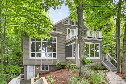 Hummingbird Beach House-Family Friendly
