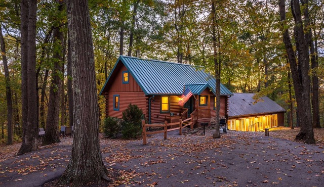 Hummingbird Cabin with Indoor Saltwater Pool