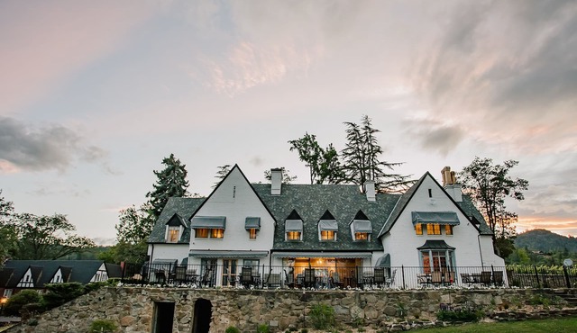 Hummingbird Estate Wine & Suites