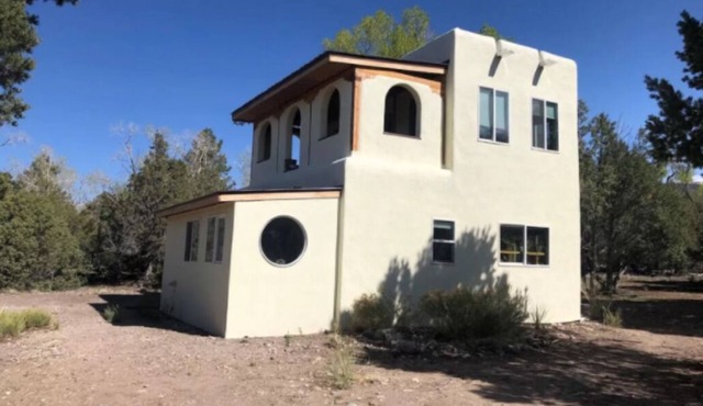 Hummingbird Hacienda - Beautiful unique house with a taste of wilderness