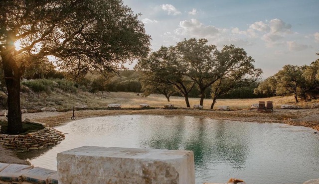 Hummingbird Haus - Hill country views on 20 acres with firepit