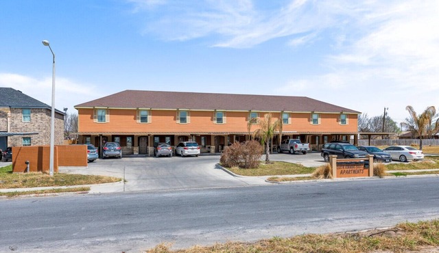 Hummingbird Haven 1 with 2 Bed 2.5Bath and Patio