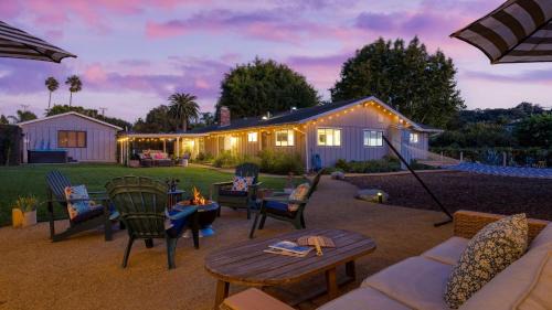 Hummingbird Haven by AvantStay Dog-Friendly Near the Beach Huge YardHot Tub