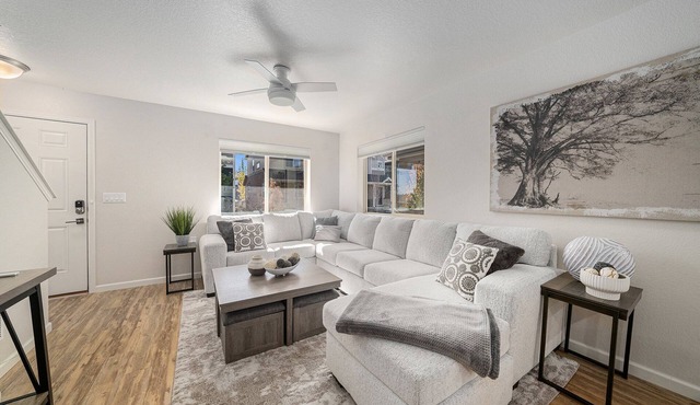 Hummingbird Haven-Prime location in South Longmont-sleeps 8,4beds,blocks to Rec