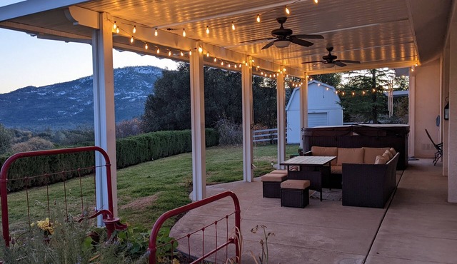 Hummingbird Haven, serene 4bdrm house with hot tub
