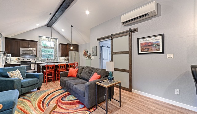 HUMMINGBIRD HIDEAWAY - Your Home Away From Home!
