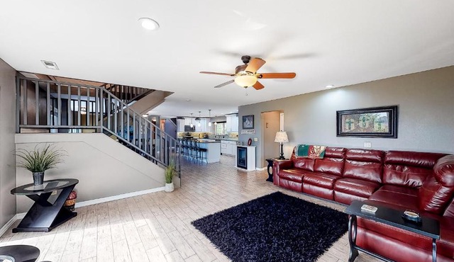 Hummingbird Hills Hangout