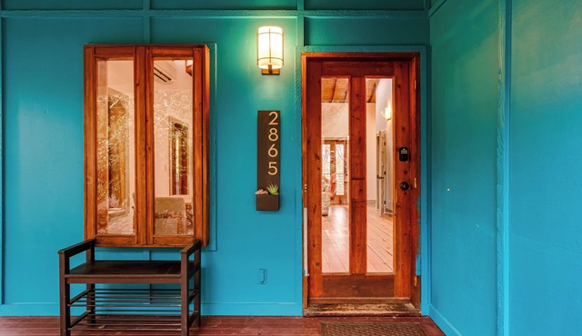 Hummingbird House! Cozy 2-bedroom rustic house near the University of Oregon!