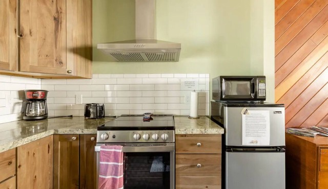 Hummingbird House (Unit B)