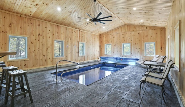 Hummingbird Lodge at Big Pine Retreat