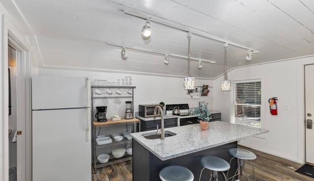 Hummingbird - One Bedroom Apartment, Sleeps 2