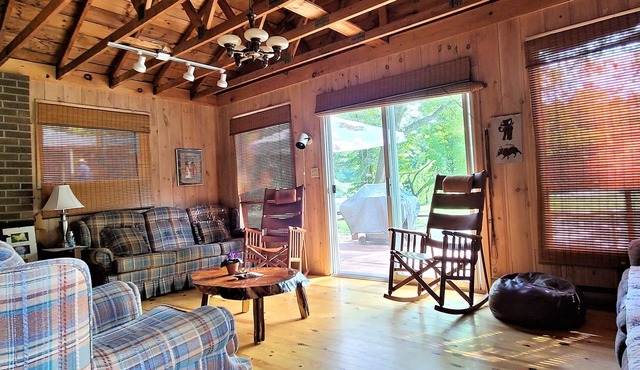 Hummingbird - Waterfront Cottage on Muskoka River