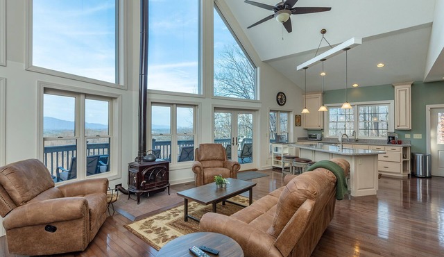Hummingbirds' Mountain Retreat | Hot Tub, Game Room, Home Office & Mountain Views!
