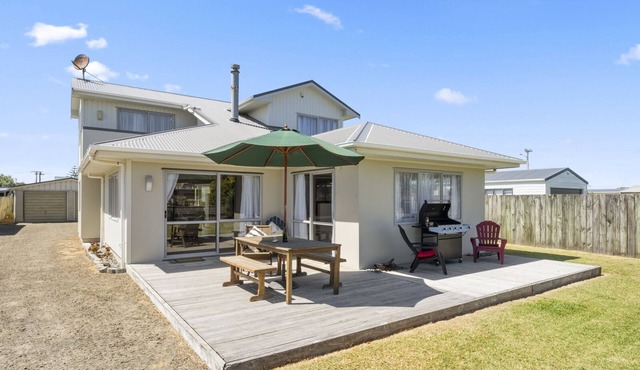 Hunia Haven - Himatangi Beach Holiday Home