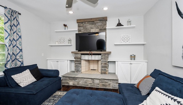 Hunley Haven Retreat – Spacious and Private 4 BDR in East Cincy!