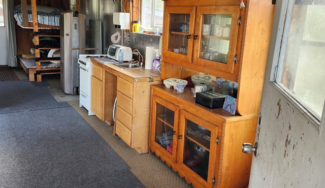 Hunt camp with Lots of Nature situated between Lake Nosbonsing and Wasi Lake