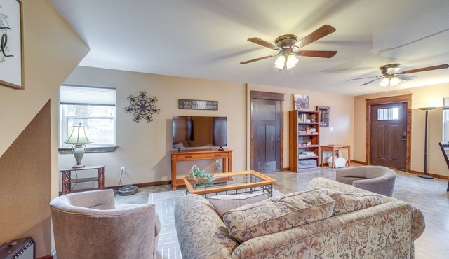Hunt, Fish & Enjoy the Outdoors: Rural Atoka Home