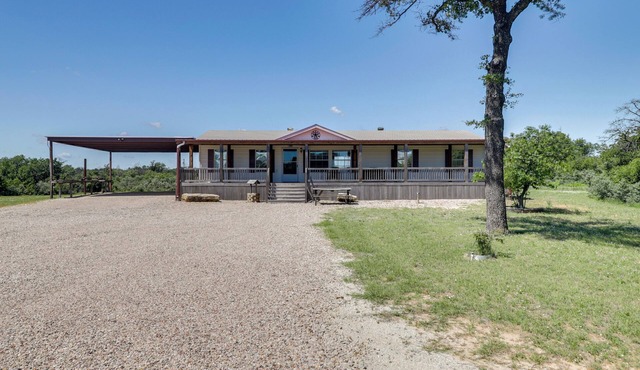 Hunt, Fish, Unwind: Countryside Escape in Texas!