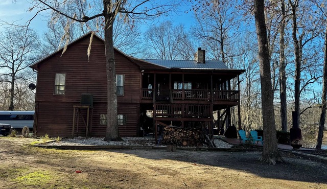 Hunter and fisherman’s paradise! 5 bedroom/3 bath house on Alabama River.