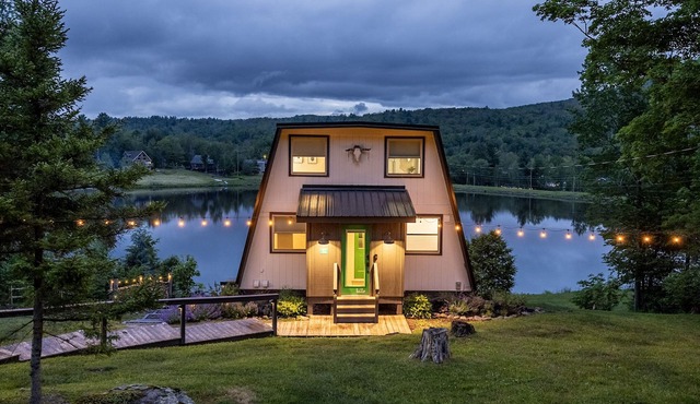 Hunter Lakefront House: Ski, Swim, Boat, Fish, Hike, Fire pit & Dog Friendly