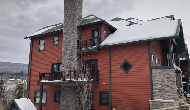 Hunter Mountain 2 Bedroom Condo - Steps to Ski Slopes!