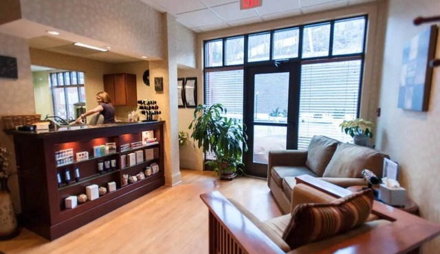 Hunter Mtn Slopeside Ski Resort w HotTub Fireplace Heated Pool Restaurant