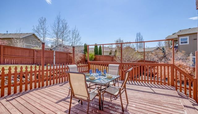 Hunter's Circle- Mountain Views, Dok Ok, with a Fenced Yard, Close to Town