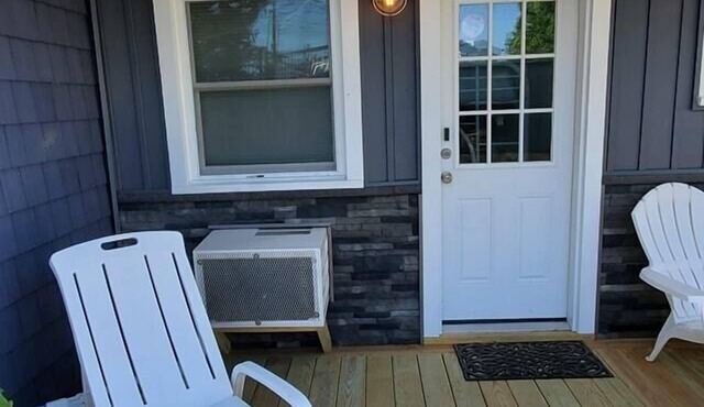 Hunter's Hideaway at Christopher's Dockside