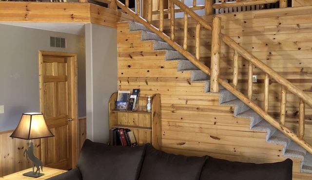 Hunter's Special: Lodge with Six Bedrooms + Loft. ATV Access to Rainbow Trail.