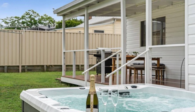 Hunter Valley Cottage with Hot Tub