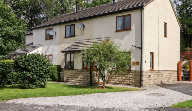 HUNTERS COTTAGE, family friendly, with a garden in Chinley