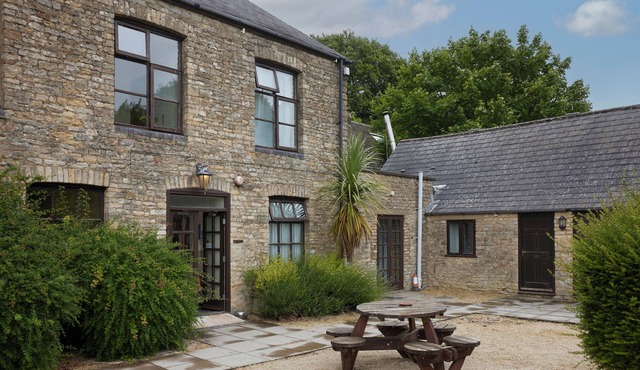 Hunters Hall Tetbury by Greene King Inns