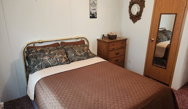 Hunters Haven a charming 3-br house in welcoming Piedmont Ohio with AC, Wi-Fi.
