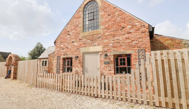 HUNTERS LODGE AT WILDERSLEY FARM, pet friendly in Belper