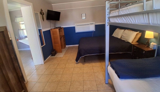HUNTERS SUITE SLEEPS 6