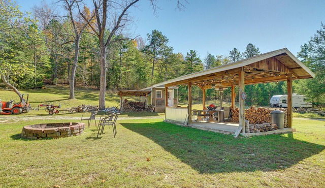 Hunters Welcome! Creekside Missouri Ozarks Cabin