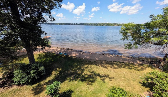 Hunting, Fishing, and ATV/Sled Trails at Lakefront home on Sturgeon Island!