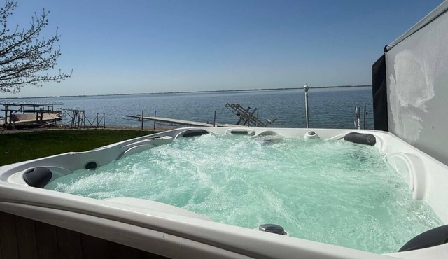 Hunting|Hottub|Fishn|Garage|LakeFront|Sleeps10