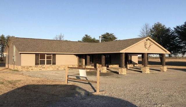 Hunting Lodge north of Augusta, AR