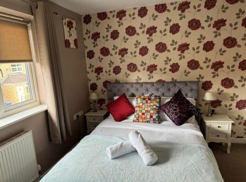 Huntingdon walk to town centre, cosy, Free parking