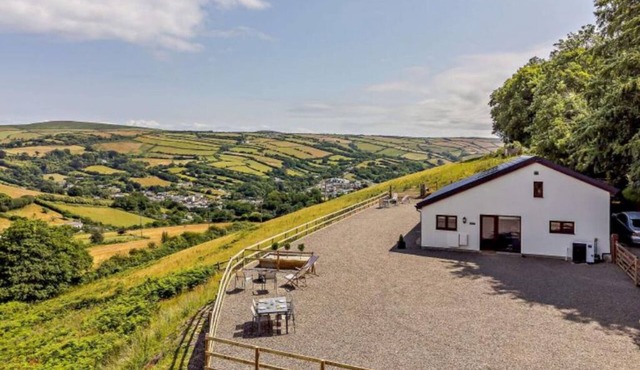 Huntington - 4 berth renovated barn with sea view