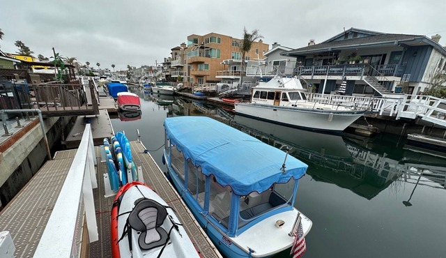 Huntington Beach Waterfront home WITH DUFFY BOAT 1MIN FROM BEACH